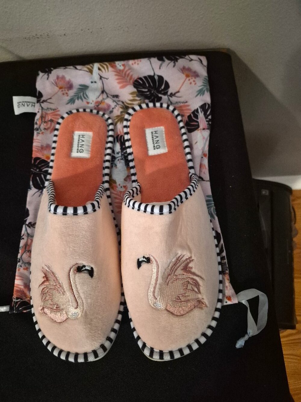 Hang Pink Flamingo Slippers Size 10/11